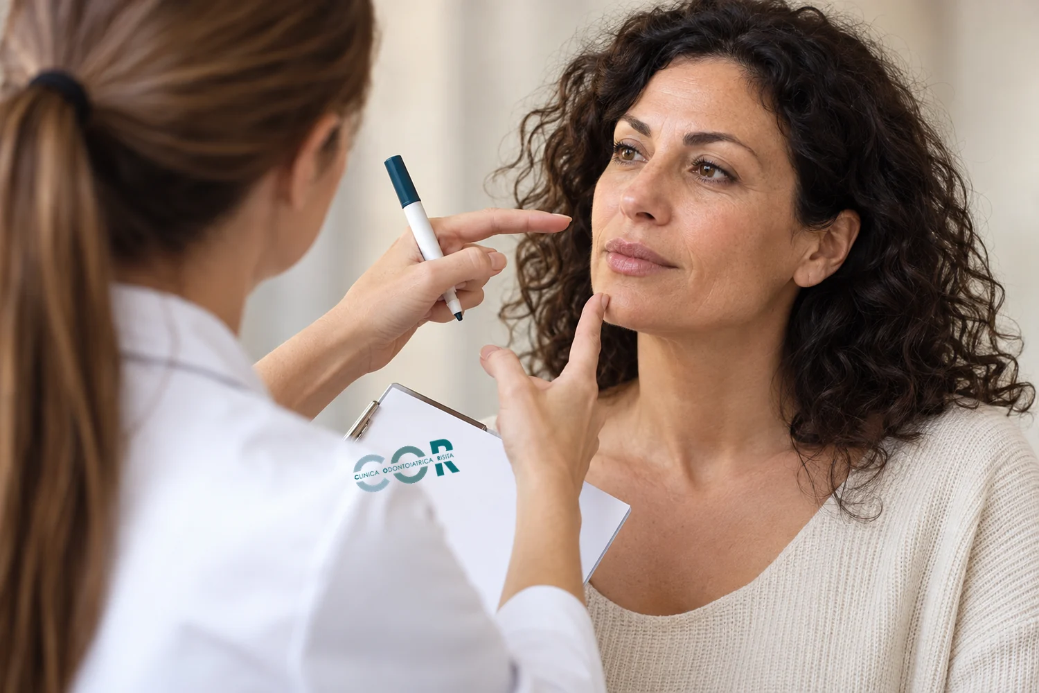 Colloquio tra una professionista COR e una paziente prima del trattamento